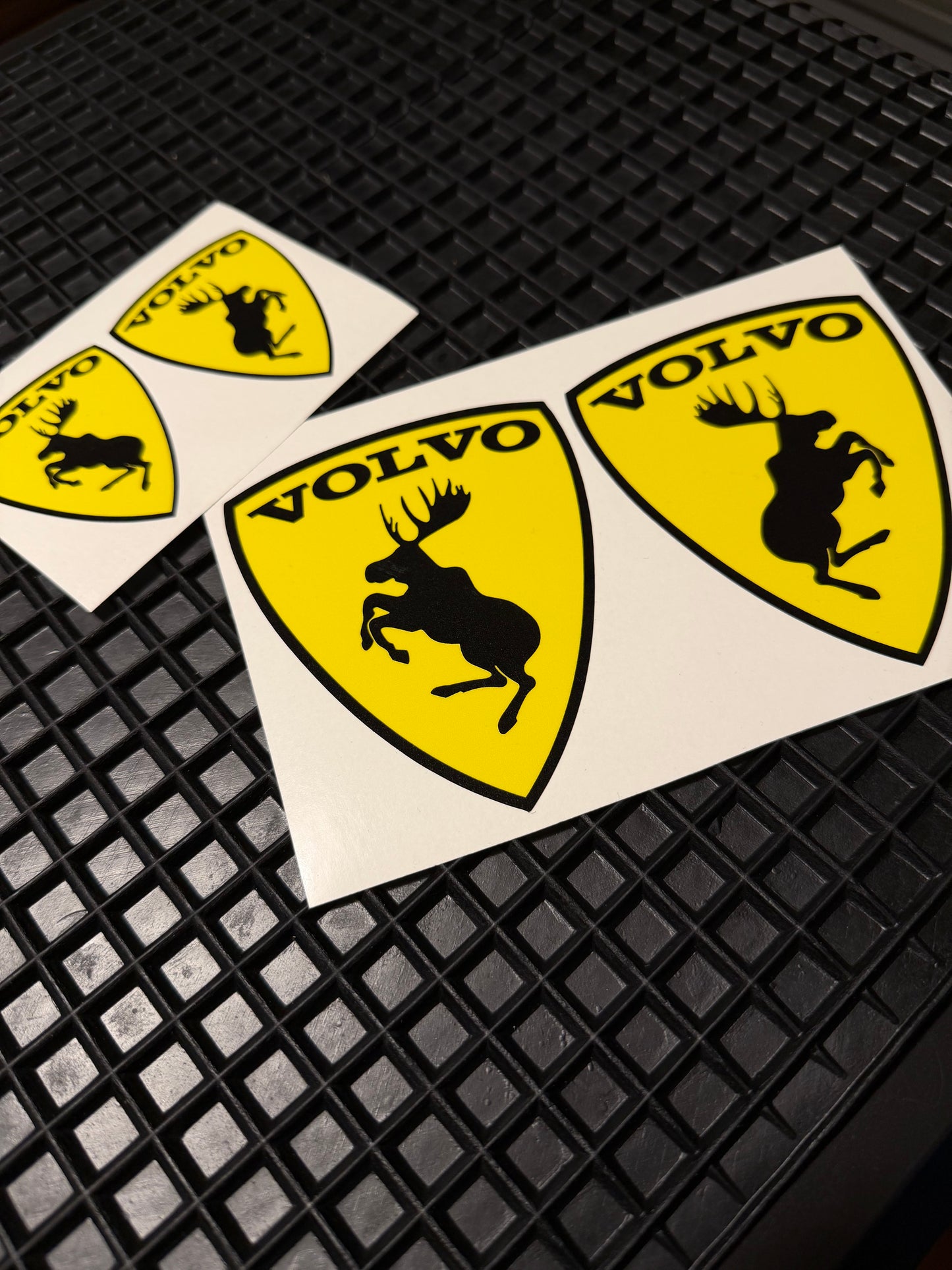 Volvo hirvitarra keltainen pari